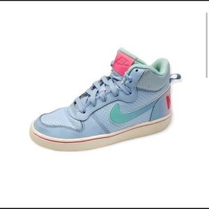 Light blue Nikes for women Tiny little wear. But VERY good and clean condition.